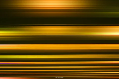 Abstrakte horizontale Streifen in Orange, Gold und Dunkelbraun mit weichen Lichtverläufen, die wie Bewegungsunschärfe wirken.