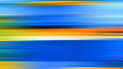 Abstrakte Komposition aus horizontalen, verwischten Streifen in Blau, Orange, Gelb und Cremeweiß.