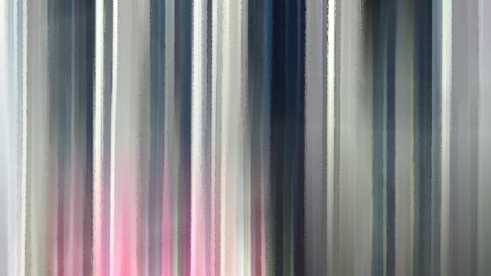 Abstraktes Bild aus vertikalen Streifen in Grau, Blaugrau und Weiß, unten am Rand leuchtet ein rosa Schimmer.