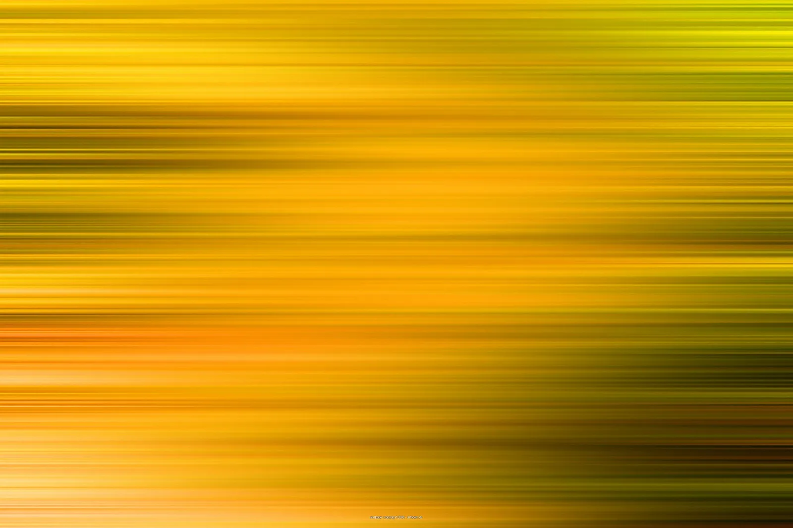 Abstrakte Komposition aus horizontalen, verwischten Streifen in Gelb, Orange und Olivgrün, die von links nach rechts fließen.