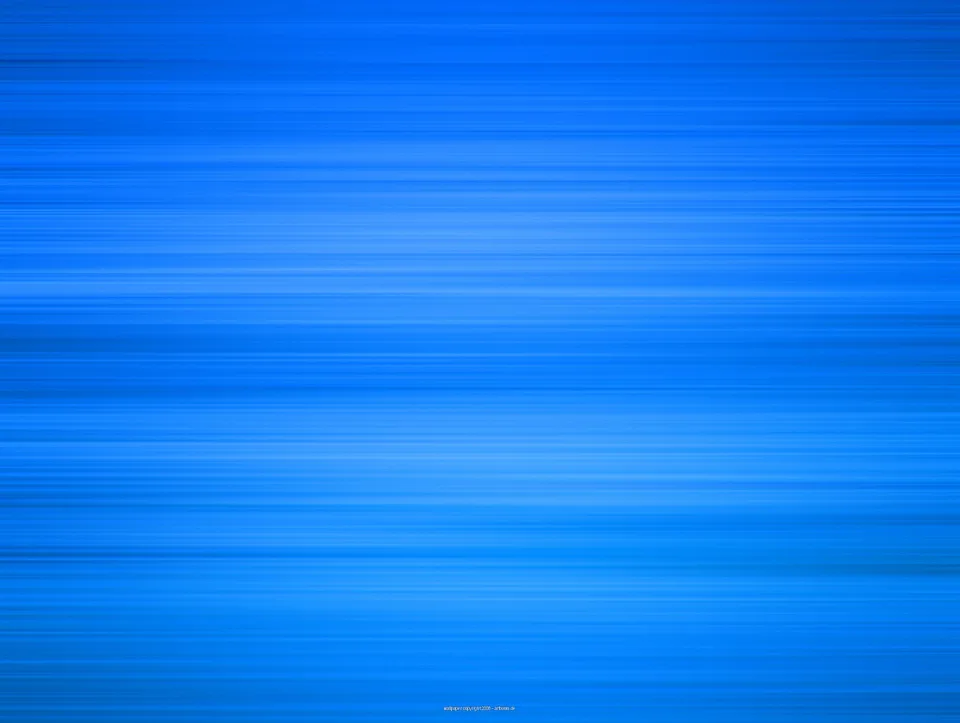 Abstrakte Fläche aus horizontalen blauen Streifen mit hellerem Leuchten in der Mitte, Schlieren laufen von links nach rechts.