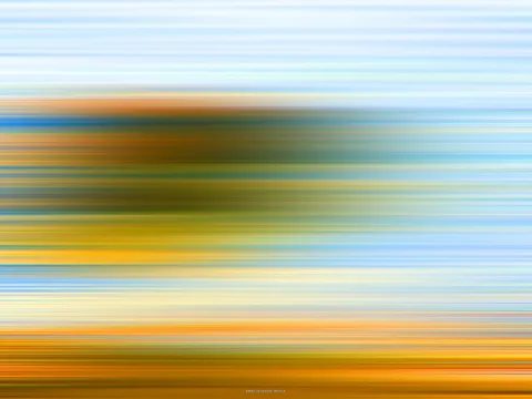 Horizontal verwischte Streifen in Hellblau, Ocker und Olivgrün, in der Bildmitte ein dunkler, unscharfer Bereich.