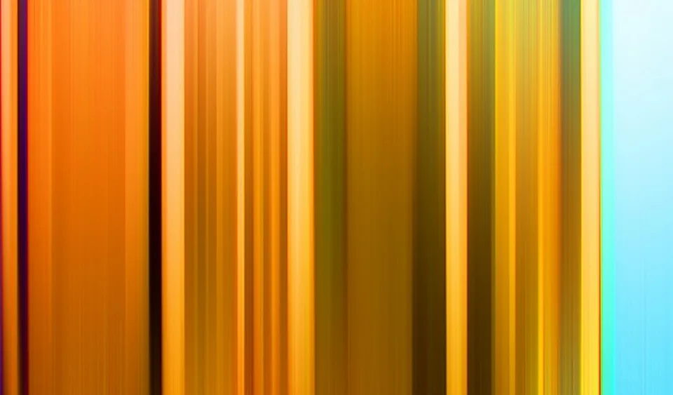 Abstrakte vertikale Streifen in Orange, Gelb und Ocker, nach rechts in helles Türkis übergehend.