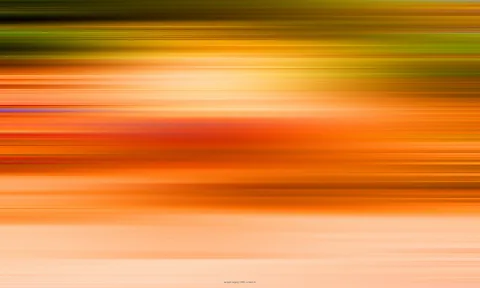Horizontale Streifen in Orange, Gelb, Grün und Rot, die wie Bewegungsunschärfe ineinander übergehen.