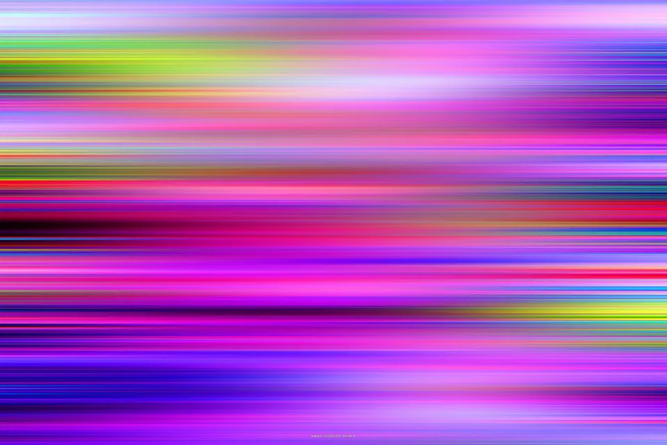 Abstraktes Muster aus horizontalen, farbigen Streifen in Violett, Pink, Grün und Gelb, mit einem dunklen Band links der Bildmitte.