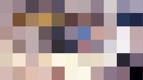 Mosaik aus grob pixeligen Farbblöcken in Rosa, Braun, Beige und Dunkelblau