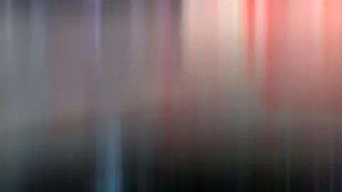 Abstrakte, vertikal verwischte Farbflächen in Grau und Dunkelgrün, rechts oben in Rosa und Rot.