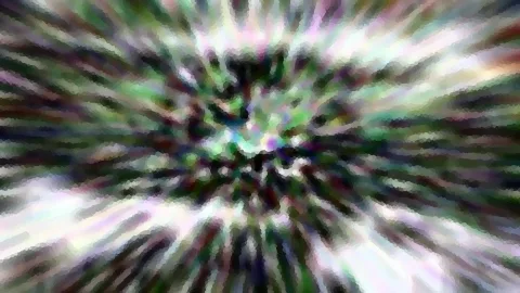 Abstrakte Komposition aus grünen, violetten und weißen Farbstrahlen, die von einem dunklen Zentrum radial nach außen laufen und mosaikartig verpixelt wirken.