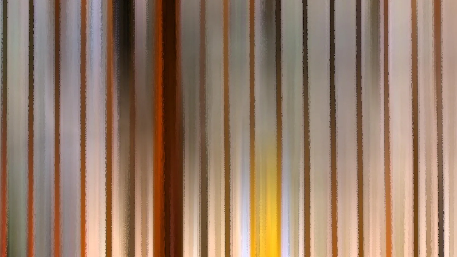 Abstrakte Komposition aus vertikalen Streifen in Orange, Braun und Creme, unten in der Mitte leuchtet ein gelber Schimmer.