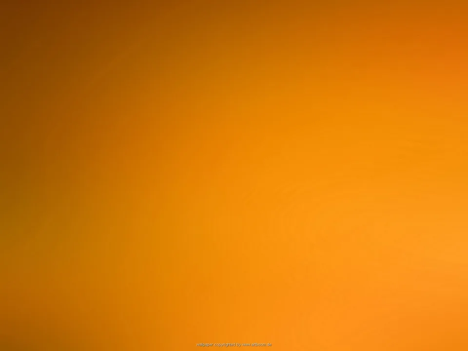 Gleichmäßiger Farbverlauf von dunklem Braunorange links oben zu hellem Orange rechts unten, ohne erkennbare Motive.