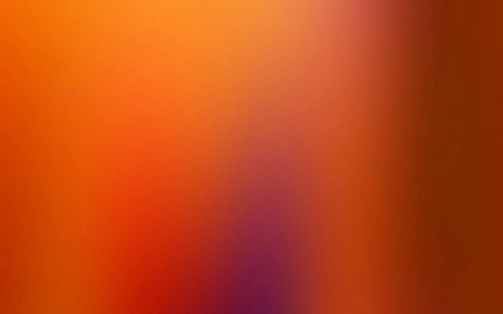 Weicher Farbverlauf in Orange und Rot, unten in der Mitte ein violetter Fleck, rechts dunkler werdend ins Braunrot.