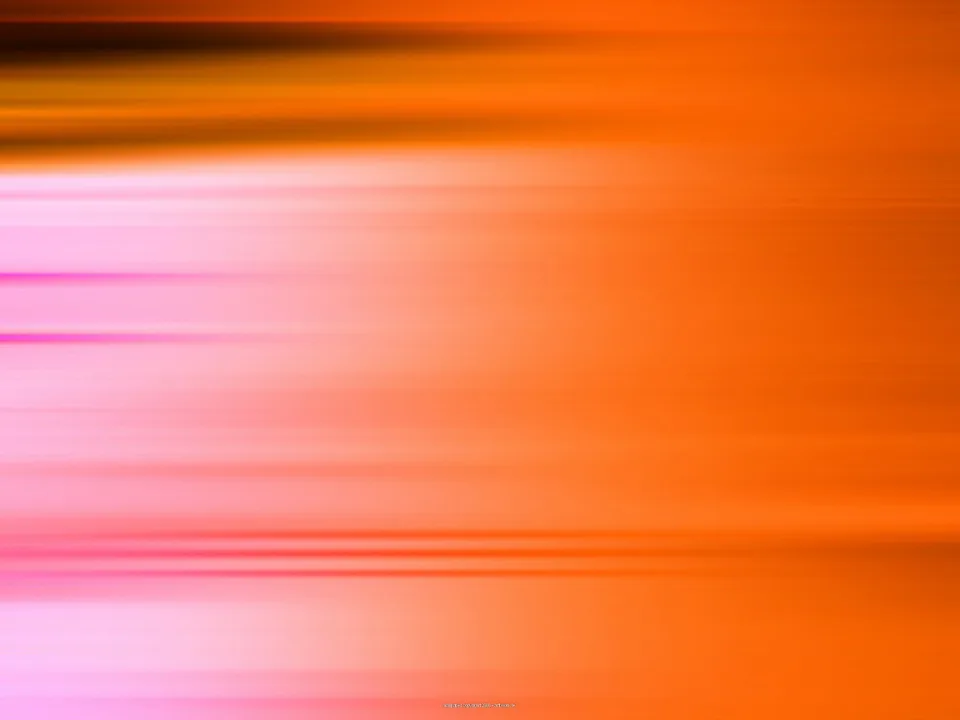 Abstrakte Komposition aus horizontalen, weichen Streifen in Orange, Rosa und dunklem Rotbraun, die von links nach rechts verschwimmen.