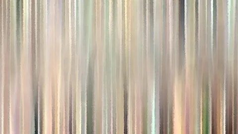 Abstraktes Muster aus vertikalen, verwischten Streifen in Beige, Rosa, Grau und Mintgrün, leicht gemalt wirkend.