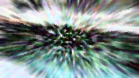Abstrakte Komposition mit radialer Bewegungsunschärfe: helle Farbstrahlen in Grün, Violett und Türkis laufen von einem dunklen Zentrum nach außen.