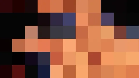 Quadratisches Pixelmosaik aus warmen Orange-, Braun- und Schwarztönen, die dunklen Ränder links und oben, die hellen Töne in der Mitte.