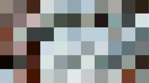 Raster aus kleinen, quadratischen Blöcken in Grau, Blaugrau, Hellblau und Braun, dazwischen dunklere Töne am Rand.