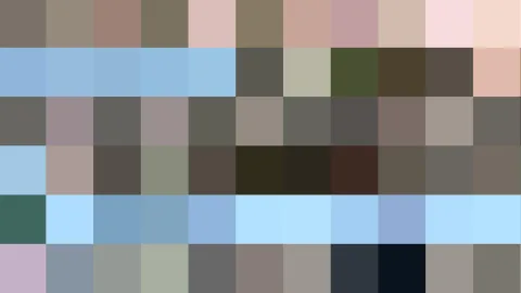 Abstraktes Mosaik aus grob gepixelten Farbfeldern in Beige, Blau, Grau, Braun und Dunkelblau, in sechs Zeilen angeordnet.