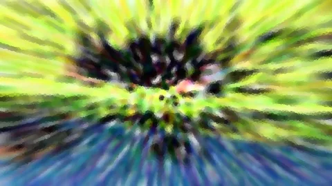 Abstrakte Komposition mit radialer Unschärfe: gelbgrüne Streifen laufen von einer dunklen Mitte nach außen, unten sind blaue Töne zu sehen.