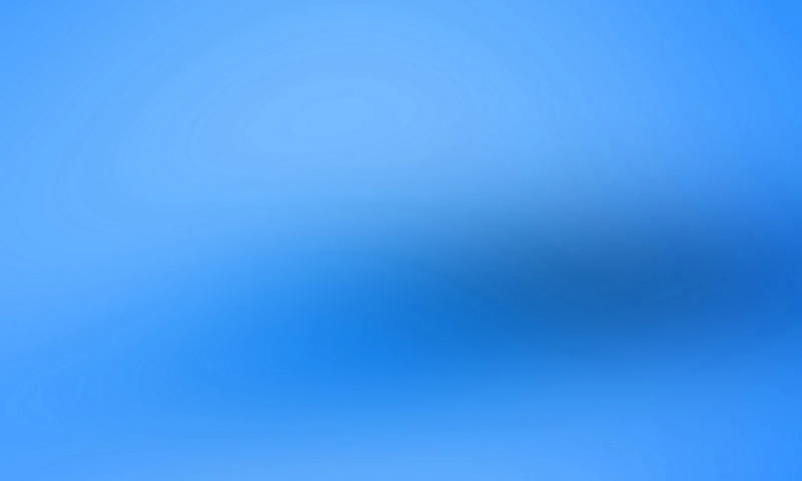 Weich verlaufender blauer Hintergrund, hellblau oben links, dunkleres Blau mit einem dunklen Schatten rechts unten im Bildbereich.