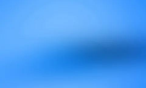Weich verlaufender blauer Hintergrund, hellblau oben links, dunkleres Blau mit einem dunklen Schatten rechts unten im Bildbereich.