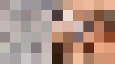 Raster aus quadratischen Pixelblöcken in Beige, Grau, Braun und Rosé, von hell bis dunkelbraun.