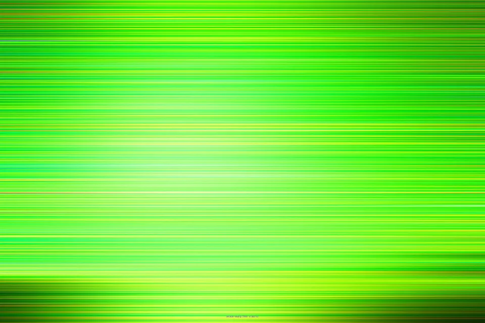 Abstrakter Hintergrund aus dicht gesetzten horizontalen Linien in verschiedenen Grüntönen, heller in der Mitte und dunkler an den Rändern.