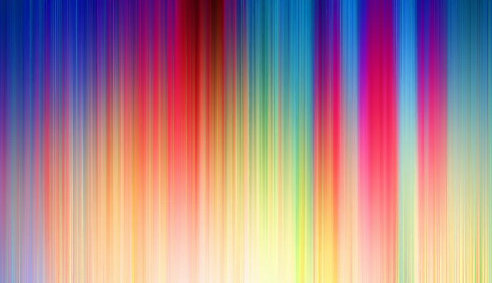 Abstrakte Komposition aus vertikalen, verwischten Farbstreifen in Blau, Rot, Orange, Pink und Gelb, die von unten hell leuchten.