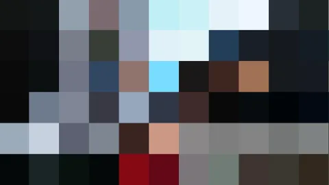 Mosaik aus quadratischen Farbfeldern in Grau, Blau, Schwarz, Weiß, Rot und Hautton, grob gerastert.