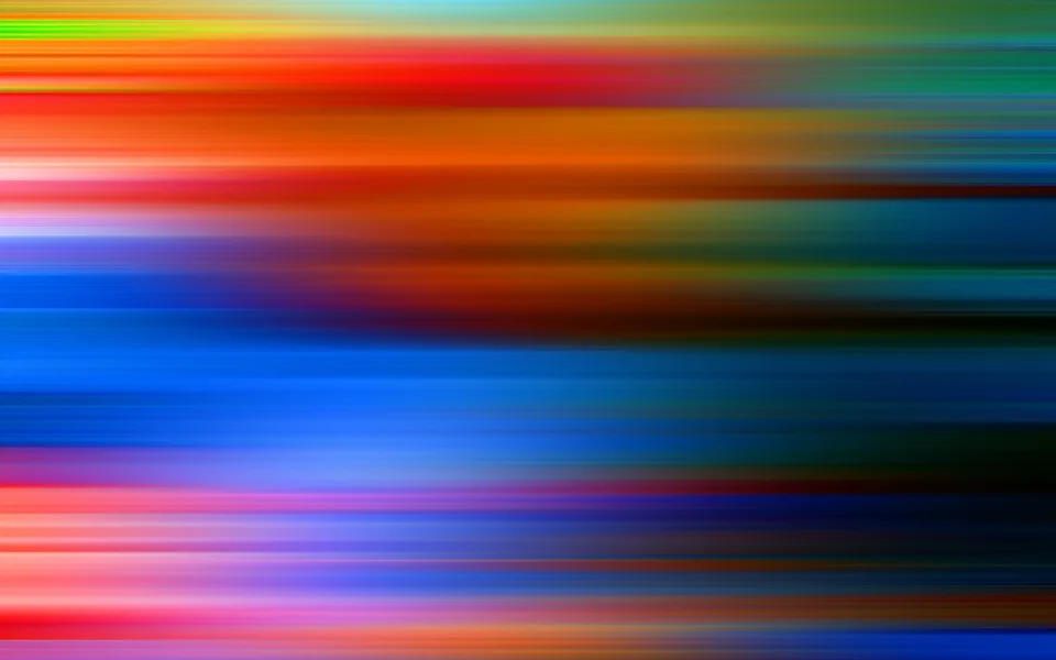 Abstraktes Muster aus horizontalen, verwischten Streifen in Rot, Orange, Gelb, Grün, Blau und Violett
