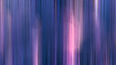 Abstrakte vertikale Schlieren in Blau, Violett und Lila, mit einem hellrosa Lichtstreifen etwas rechts der Bildmitte.
