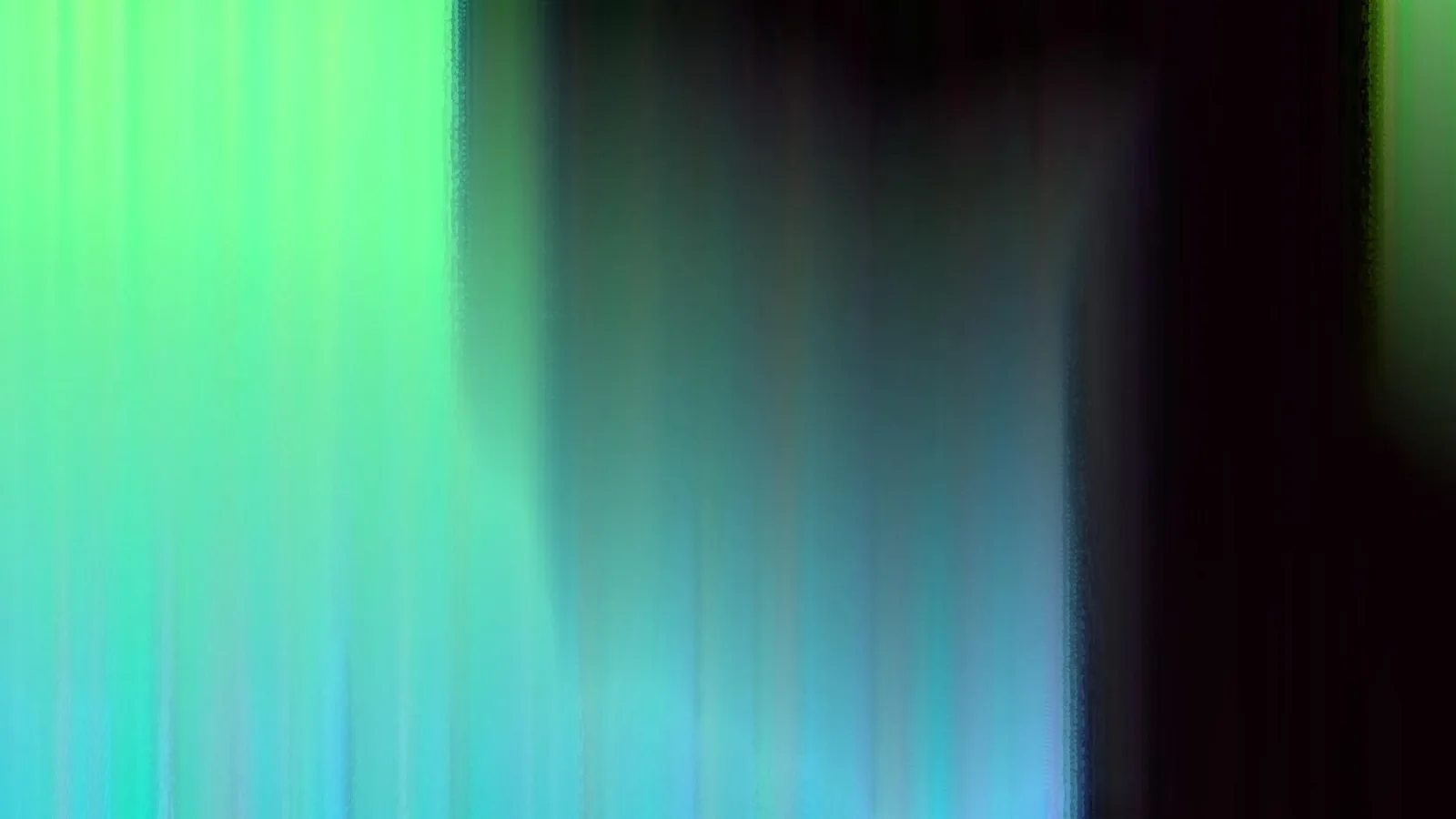 Senkrecht verwischte Farbverläufe in Grün, Türkis und Blau, rechts in fast schwarze Flächen übergehend.