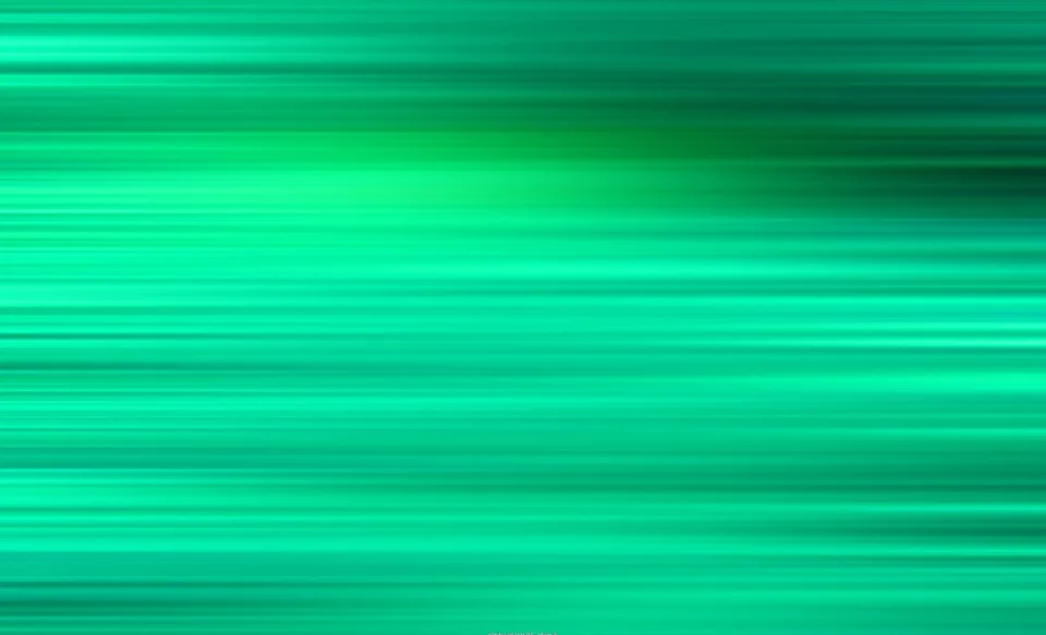Horizontale grüne Lichtstreifen mit einem hellen Leuchten im linken oberen Bereich und dunkleren Schlieren rechts oben.