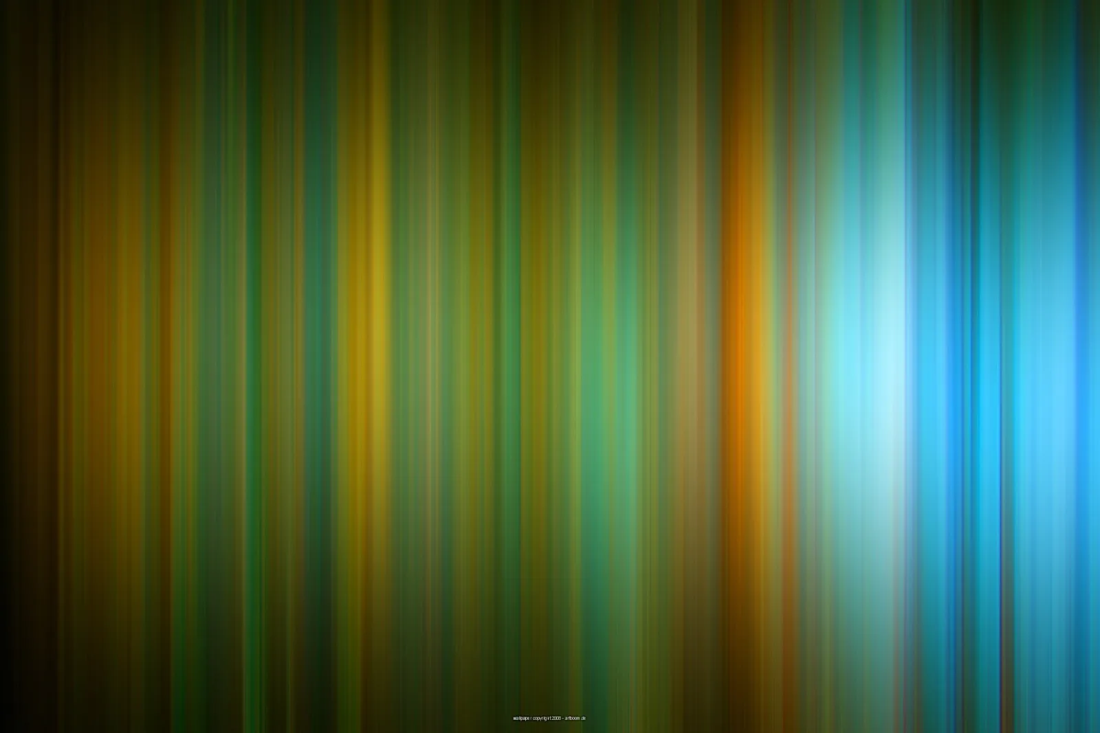 Vertikale, weichgezeichnete Streifen in Gelb, Orange, Grün und Blau, rechts heller leuchtend, links dunkler verlaufend.
