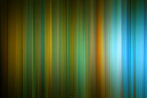 Vertikale, weichgezeichnete Streifen in Gelb, Orange, Grün und Blau, rechts heller leuchtend, links dunkler verlaufend.