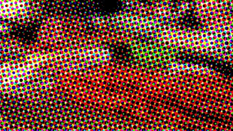 Dichtes Raster aus bunten Punkten in Rot, Grün, Gelb, Blau und Magenta, durchsetzt von schwarzen Flecken