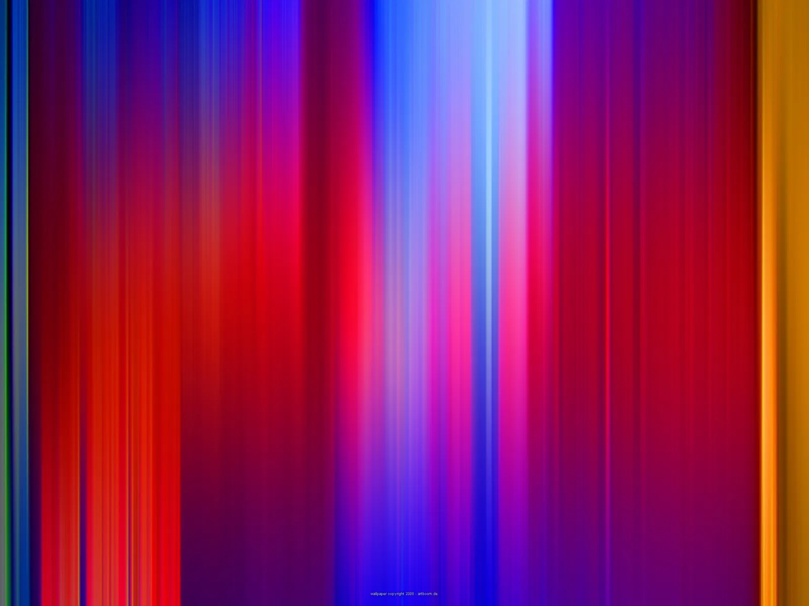 Vertikal verwischte Lichtstreifen in Rot, Blau, Violett und Orange auf dunklem Grund.