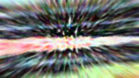 Abstraktes Bild mit radialer Bewegungsunschärfe, das von der Mitte nach außen in Grün, Violett, Rot und Weiß ausstrahlt, mit grobem Mosaikraster.