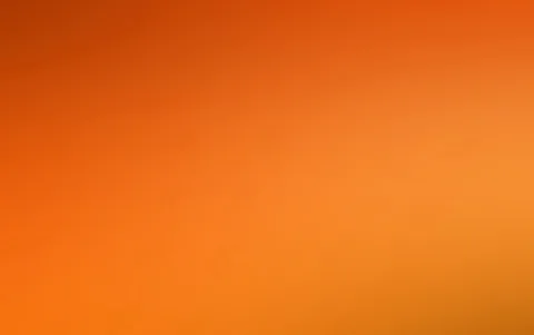 Unscharfer Farbverlauf von dunklem Rotorange oben links zu hellem Orange unten rechts