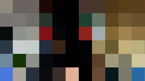 Mosaik aus quadratischen Farbfeldern in Schwarz, Braun, Ocker, Grün und Blau.