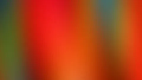 Unscharfer Farbverlauf mit dominantem Rot und Orange, am linken Rand grünlich, rechts oben blaugrau getönt.