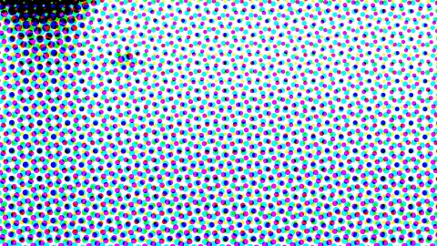 Dichtes Raster aus kleinen farbigen Punkten in Cyan, Magenta, Gelb, Rot, Grün und Blau auf weißem Grund, oben links dunkler und dichter.