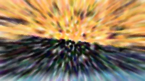 Abstrakte Komposition mit radialer Unschärfe: gelbe und orangefarbene Strahlen laufen von einem hellen Zentrum am oberen Rand aus, darunter eine dunkle, unscharfe Silhouette am Horizont.