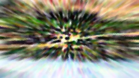 Abstraktes Bild mit radialen Streifen in Grün, Rosa und Gelb, die von einem dunklen Zentrum nach außen strahlen. Am unteren Rand verlaufen helle, bläulich-weiße Schlieren.