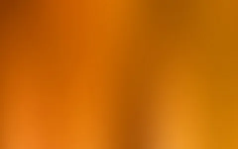 Unscharfer Verlauf in Orange- und Brauntönen, von dunklem Ocker links oben bis zu hellem Gelb rechts unten.