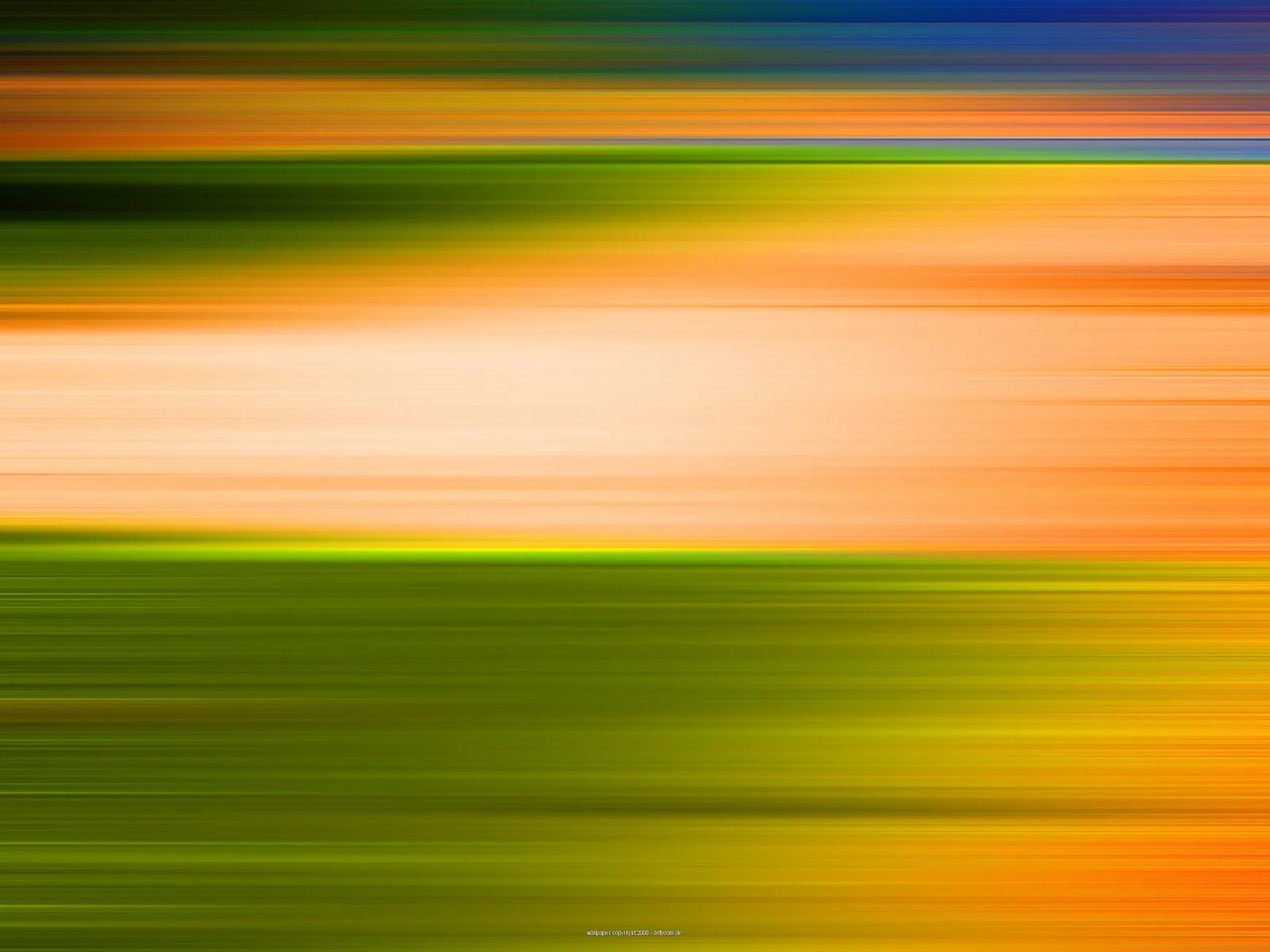 Abstrakte horizontale Streifen aus Orange, Gelb, Grün und Blau, die wie eine schnelle Wischbewegung verschwimmen; oben ein blauer Streifen, in der Mitte ein heller cremefarbener Bereich.