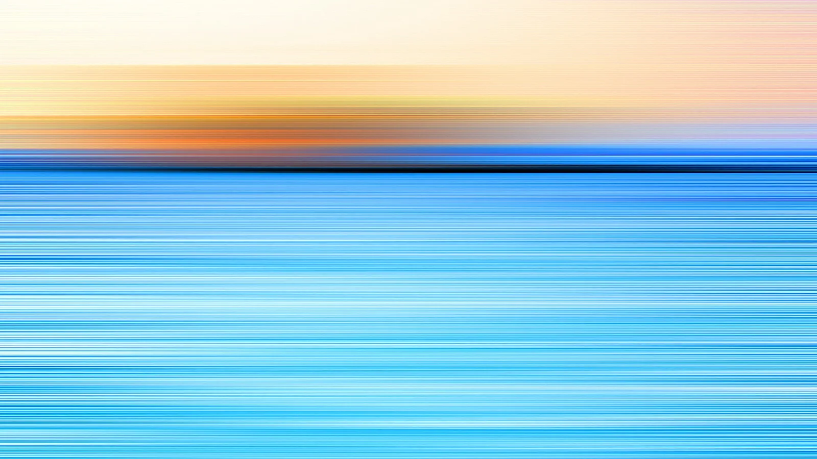 Abstrakte Komposition aus horizontalen Streifen: oben cremefarbener bis oranger Verlauf, darunter ein dunkler Übergang zu leuchtendem Blau mit feinen weißen Linien.