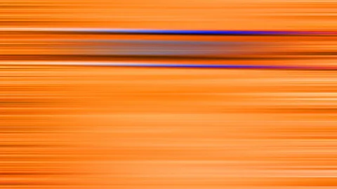 Horizontale, verwischte Streifen in Orange mit zwei dünnen blauen Lichtlinien, die sich über die Bildbreite ziehen.