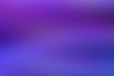 Weicher Farbverlauf von Violett oben zu Blau unten, ohne erkennbare Motive.