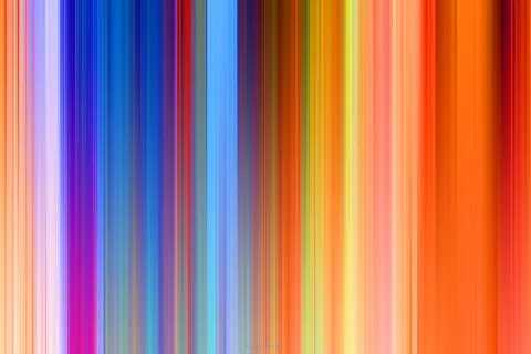 Abstraktes Bild aus vertikalen, verwischten Farbstreifen in Blau, Violett, Rot, Orange, Gelb und Hellblau nebeneinander.