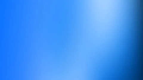 Unscharfer Verlauf in verschiedenen Blautönen, links kräftiges Blau, rechts oben ein heller Lichtfleck und dunkle Ränder am rechten Rand.